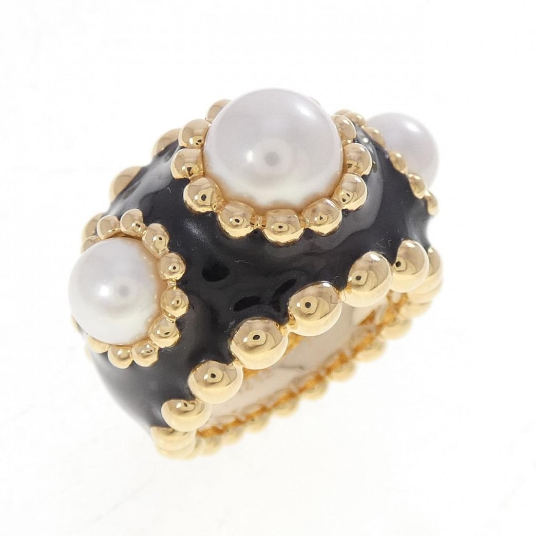 Chanel Akoya Pearl Ring: --- Catalog ---Category: SizeJP Size: 9.5US Size: 5Category: DesignType: Band ringGender: WomenMaterial: Yellow gold (18K)Category: GeneralBrand: Chanel--- Item List ---Section: ConditionRanking: