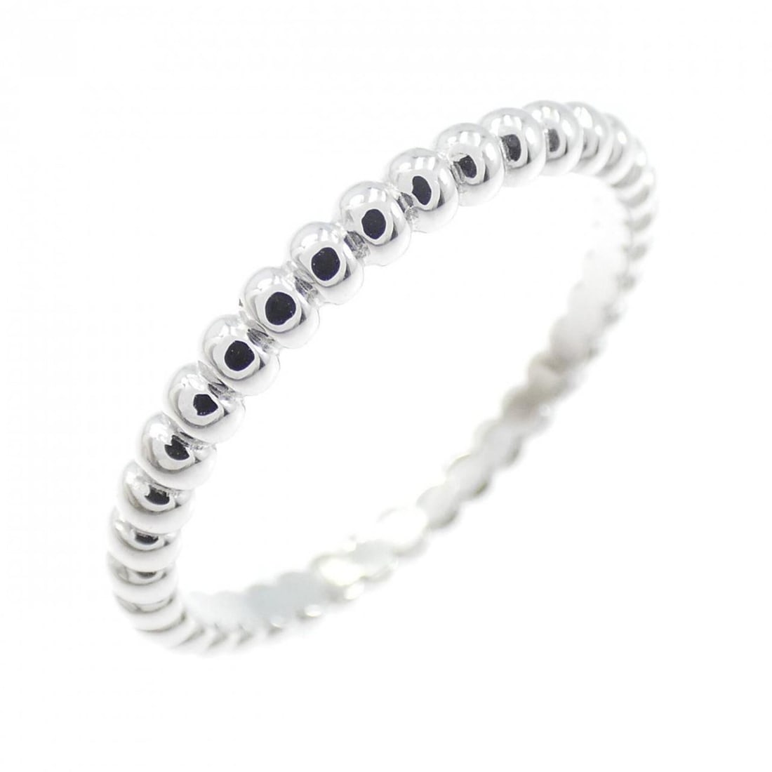 Van Cleef & Arpels Perlee Small Ring: --- Catalog ---Category: SizeUS Size: 6.5Brand Size: 52Category: DesignType: Band ringColor: White goldGender: WomenMaterial: White gold (18K)Category: GeneralMPN: VCARPJME00Brand: Van Cleef &