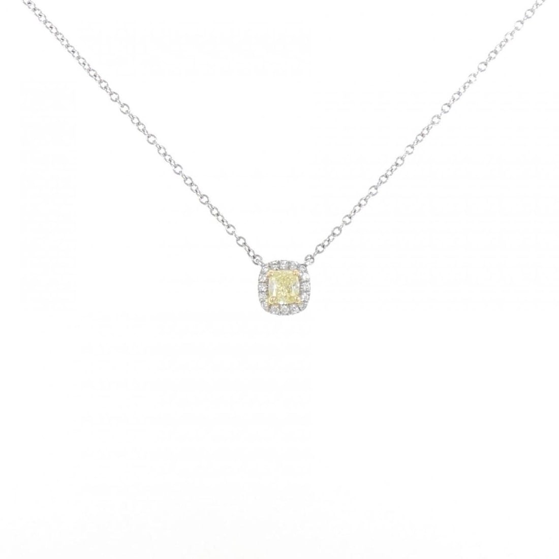 Tiffany Soleste Necklace: --- Catalog ---Category: SizePendant Size: 5.6mm x 5.6mm / 0.22'' x 0.22''Neck Circumference: 41 cm / 16.14''Category: DesignColor: SilverGender: WomenMaterial: Platinum 950, Yellow gold (18K)Pendant