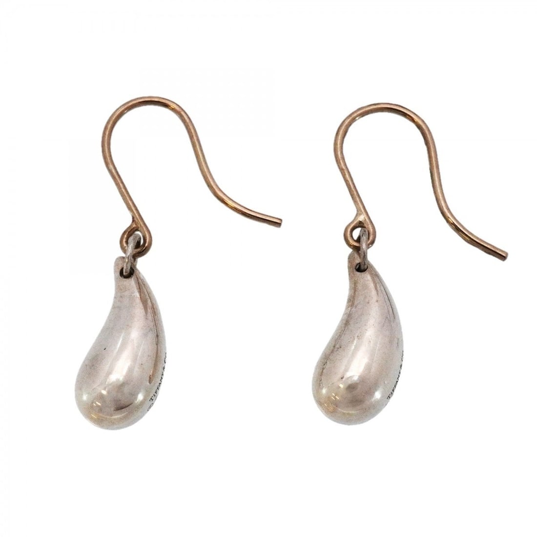 Tiffany Kiss Earrings: --- Catalog ---Category: SizeSize (HxWxD): 14.40mm x 11.90mm / 0.57'' x 0.47''Category: DesignType: Stud earringsGender: WomenMaterial: Yellow gold (18K)Category: GeneralBrand: Tiffany--- Item List
