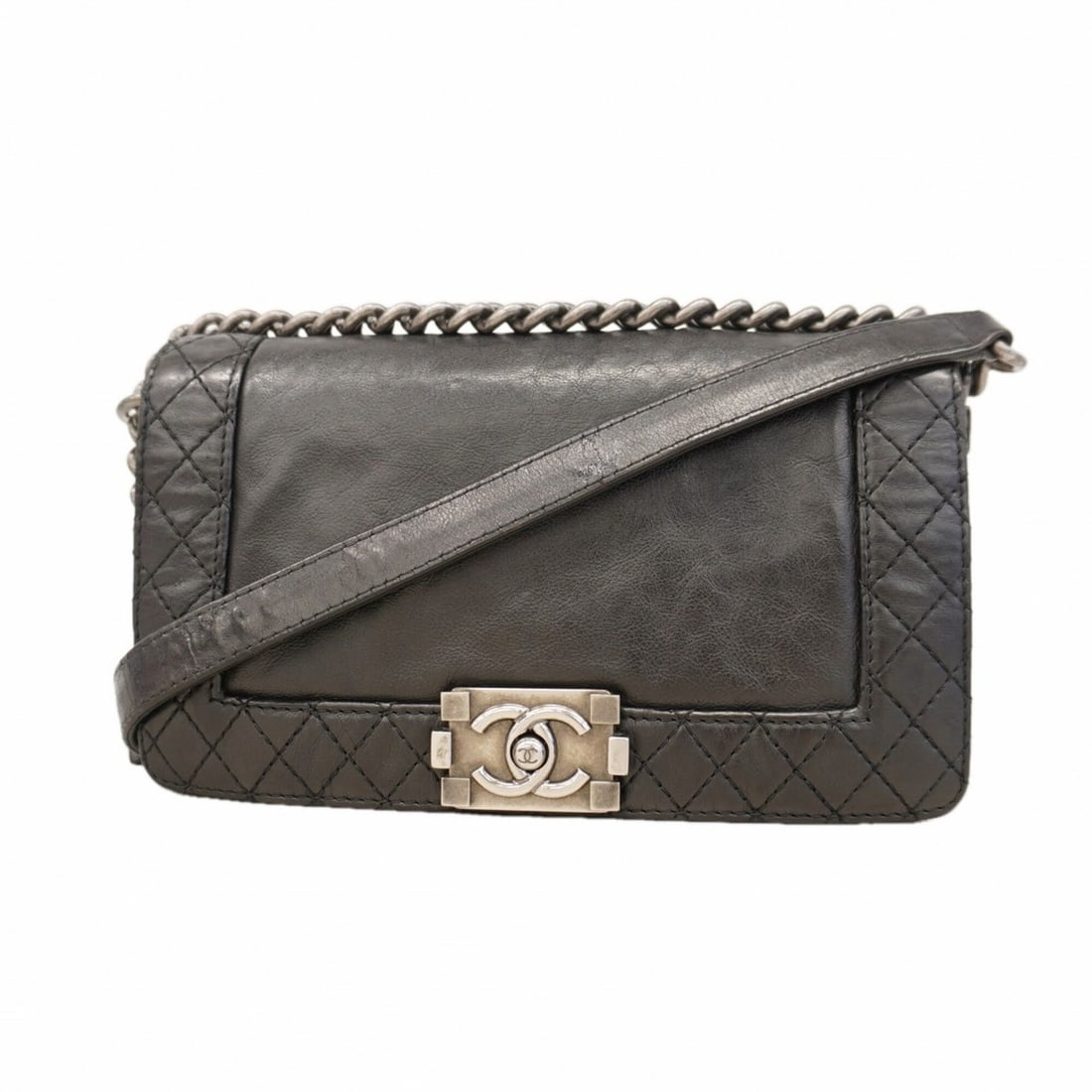 Chanel Timeless Classic Line AP2096 Phone Case: --- Catalog ---Category: SizeSize (HxWxD): 10cm x 17cm x 4cm / 3.93'' x 6.69'' x 1.57''Category: DesignType: Phone walletColor: BlackGender: WomenMaterial: Grained Calfskin Category: GeneralMPN: