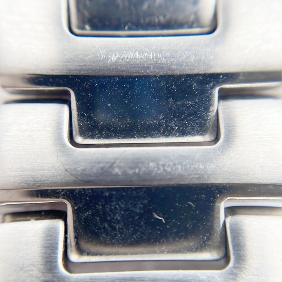 TIFFANY&Co. Tiffany Grooved Double Line 925 Ring, Silver, Men's/Women's Accessory, ¥29,940: --- Catalog ---Category: SizeJP Size: 9US Size: 5Category: DesignType: Band ringColor: SilverGender: Men,WomenMaterial: Silver 925Category: GeneralBrand: Tiffany--- Item List ---Section: ConditionRank