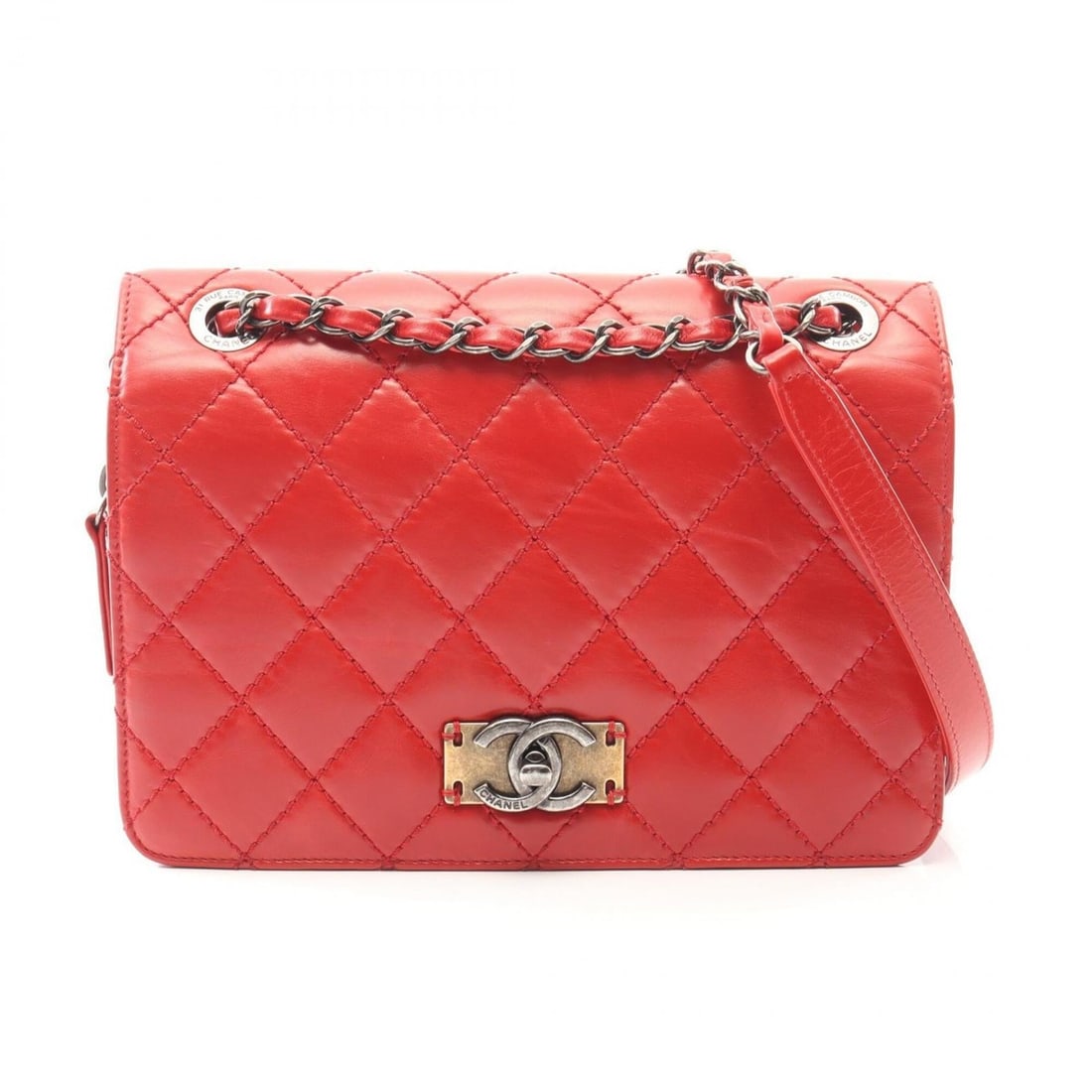 Chanel Matelassé Shoulder Bag/Handbag, Leather, Women's, Red: --- Catalog ---Category: SizeSize (HxWxD): 16cm x 23cm x 4cm / 6.29'' x 9.05'' x 1.57''Category: DesignType: Shoulder bagColor: Red colorGender: WomenMaterial: Leather Category: GeneralLine: Matelasse