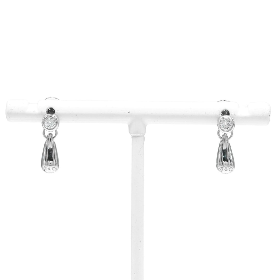 Tiffany & Co. Teardrop Earrings, Pt950 Platinum, Diamond, Approx. 4.75g: --- Catalog ---Category: SizeWeight: 4.75g / 0.16oz.Size (HxWxD): 13.40mm x 4.20mm / 0.53'' x 0.17''Category: DesignType: Stud earringsStone: DiamondGender: WomenMaterial: Platinum 950Category: Genera