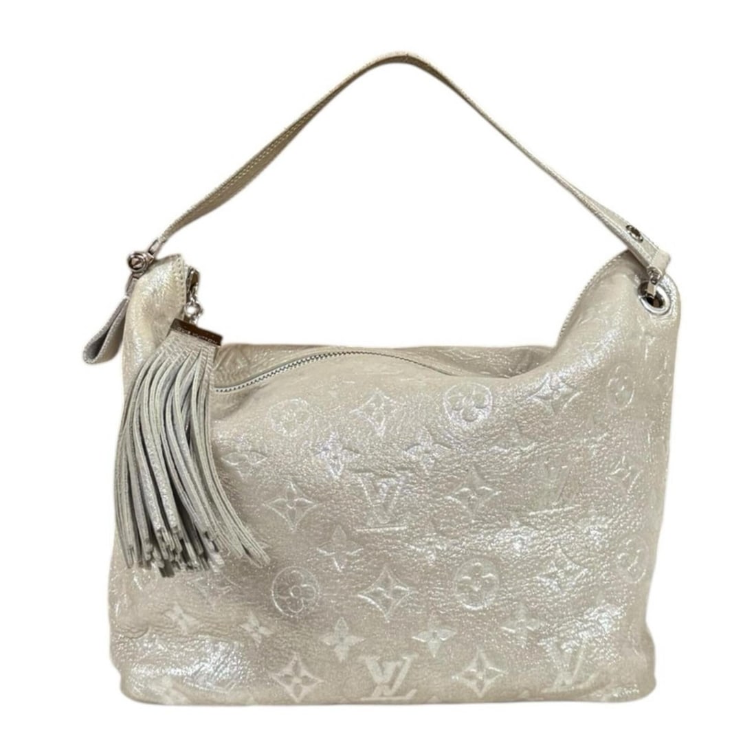 Louis Vuitton Halo Monogram Shimmer Handbag, Leather M95819 Silver, Women's LOUIS VUITTON: --- Catalog ---Category: SizeSize (HxWxD): 21cm x 24cm x 12cm / 8.26'' x 9.44'' x 4.72''Category: DesignType: HandbagColor: Argent, MonogramGender: WomenMaterial: Leather Category: GeneralMPN: M95819B
