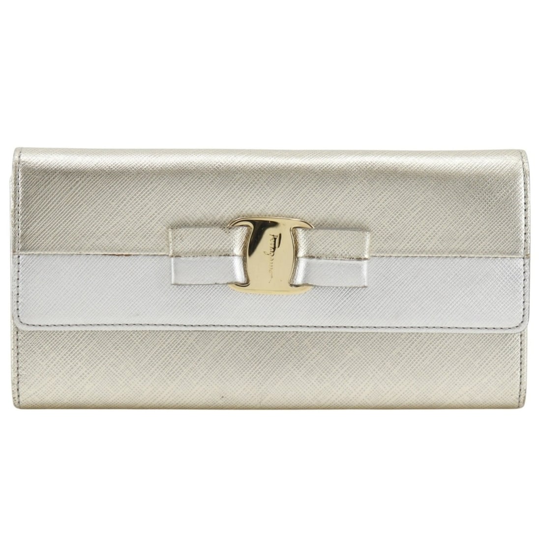 Salvatore Ferragamo Vara Ribbon Long Wallet JP-22-C493 Leather Silver Snap Button Women's: --- Catalog ---Category: SizeWeight: 180g / 6.34oz.Size (HxWxD): 10cm x 19cm x 2cm / 3.93'' x 7.48'' x 0.78''Category: DesignType: Long wallet (bi-fold)Color: SilverGender: WomenClosure: Button, Open,