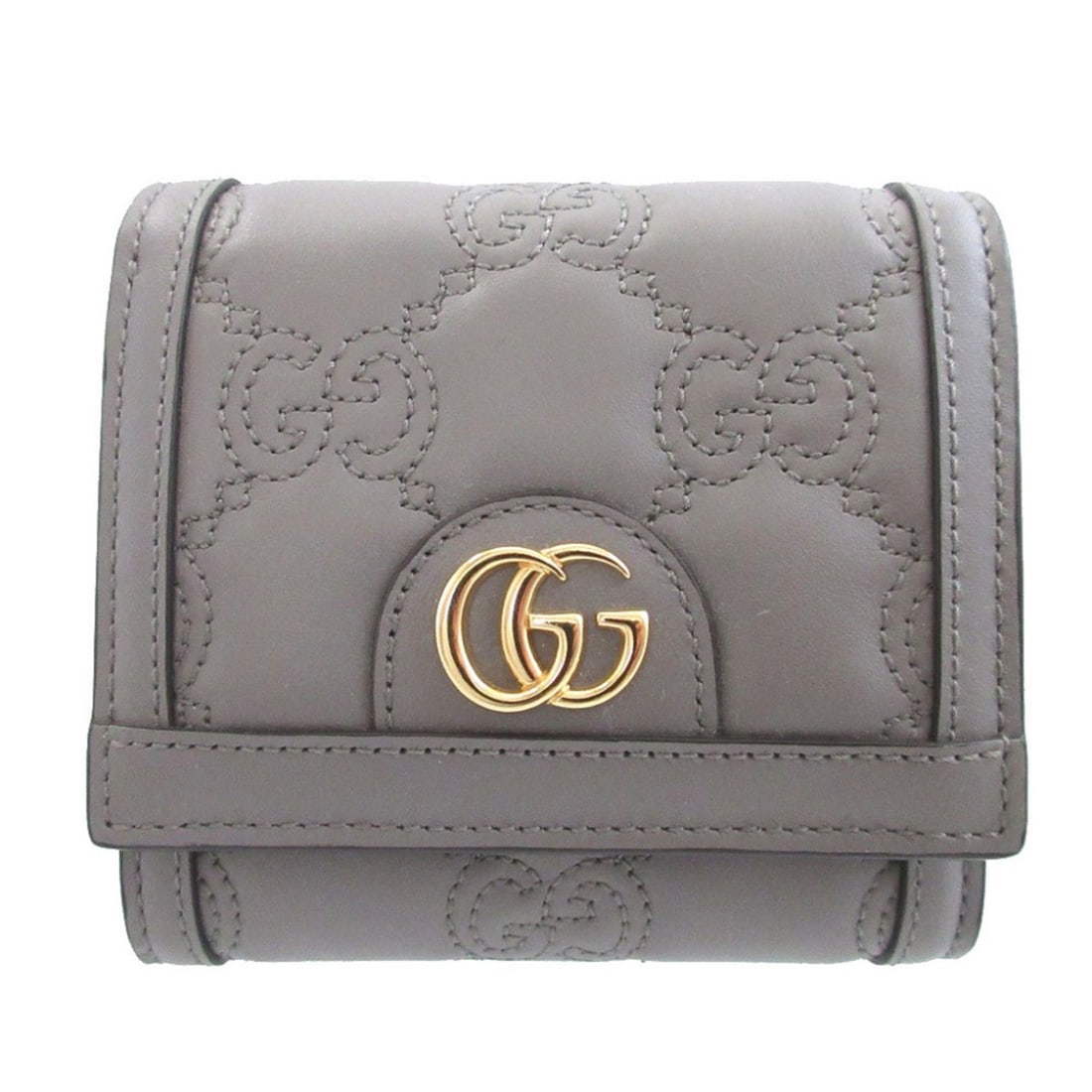 Like New Gucci 723799 GG Matelassé Leather Gray Bi-fold Wallet 0951GUCCI: --- Catalog ---Category: SizeSize (HxWxD): 11cm x 11cm x 2.5cm / 4.33'' x 4.33'' x 0.98''Category: DesignType: Wallet (bi-fold)Color: GrayGender: WomenMaterial: Leather Category: GeneralMPN: 723799Bra