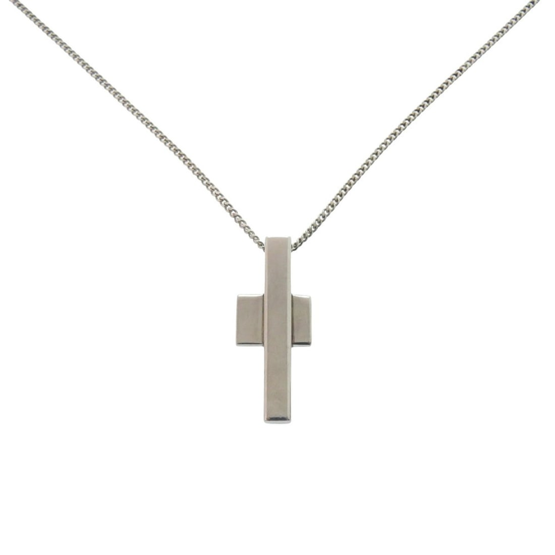 Excellent condition Gucci cross motif sterling silver 925 necklace, 1646GUCCI: --- Catalog ---Category: SizePendant Size: 27mm x 10mm / 1.06'' x 0.39''Neck Circumference: 41 cm / 16.14''Category: DesignColor: SilverGender: WomenMaterial: Silver 925Necklace Type: NecklaceCategory
