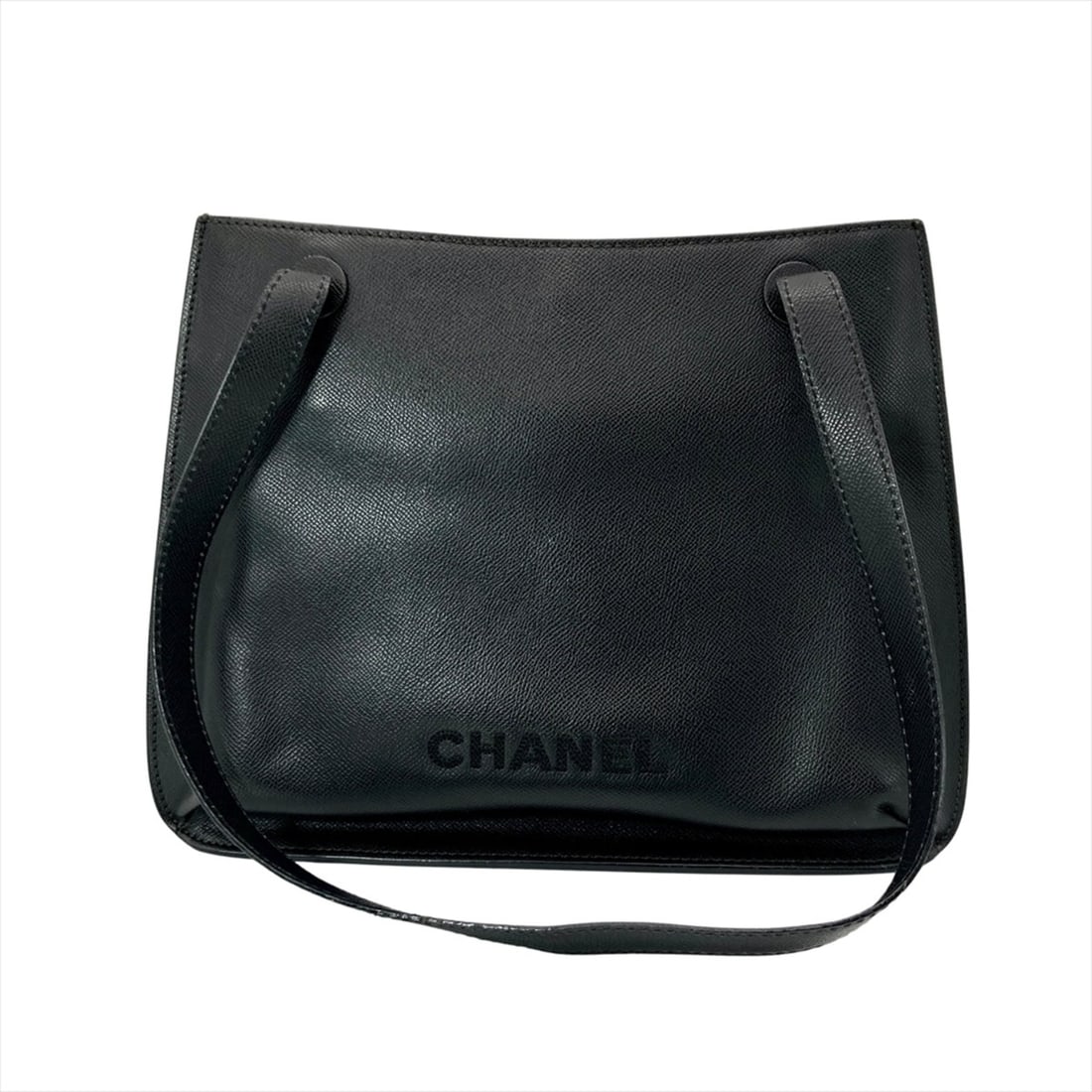Chanel logo shoulder bag, caviar leather, black.: --- Catalog ---Category: SizeSize (HxWxD): 28cm x 34cm x 4cm / 11.02'' x 13.38'' x 1.57''Category: DesignType: Shoulder bagColor: BlackGender: Women,MenMaterial: Grained Calfskin Category: GeneralBran