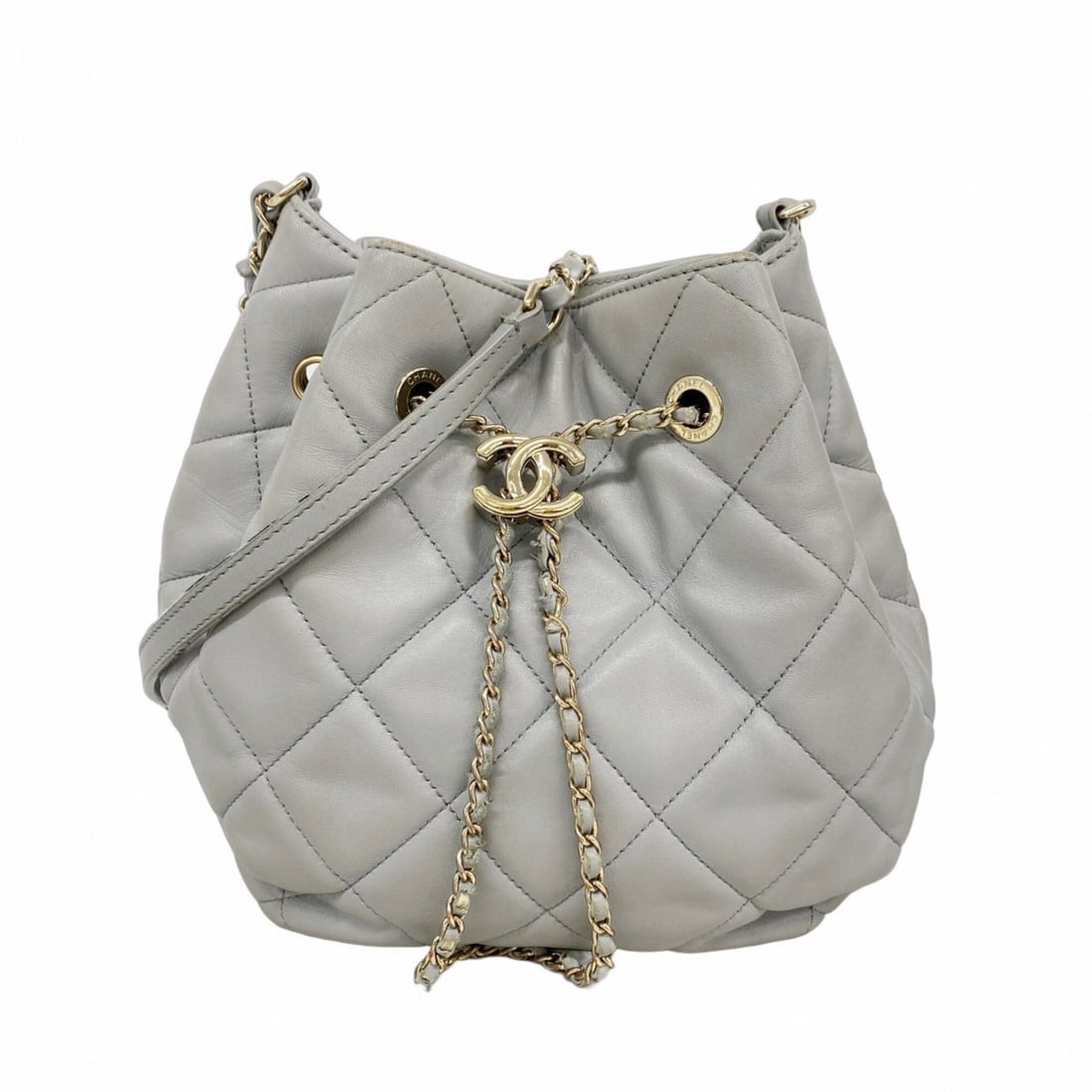 Chanel Matelassé Chain Shoulder Bag, Lambskin, Grey Champagne, Women's, P2873865: --- Catalog ---Category: SizeSize (HxWxD): 20cm x 18cm x 10.5cm / 7.87'' x 7.08'' x 4.13''Category: DesignType: Shoulder bagColor: GrayGender: WomenMaterial: Leather Hardware Color: Champagne goldLeat