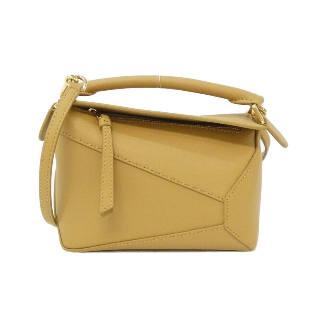 Loewe Puzzle Edge Mini A510P88X26 Handbag: --- Catalog ---Category: SizeWeight: 240g / 8.46oz.Size (HxWxD): 11cm x 17cm x 7cm / 4.33'' x 6.69'' x 2.75''Strap Length: 105cm - 133cm / 41.33'' - 52.36''Handle Length: 20cm / 7.87''Category: Design
