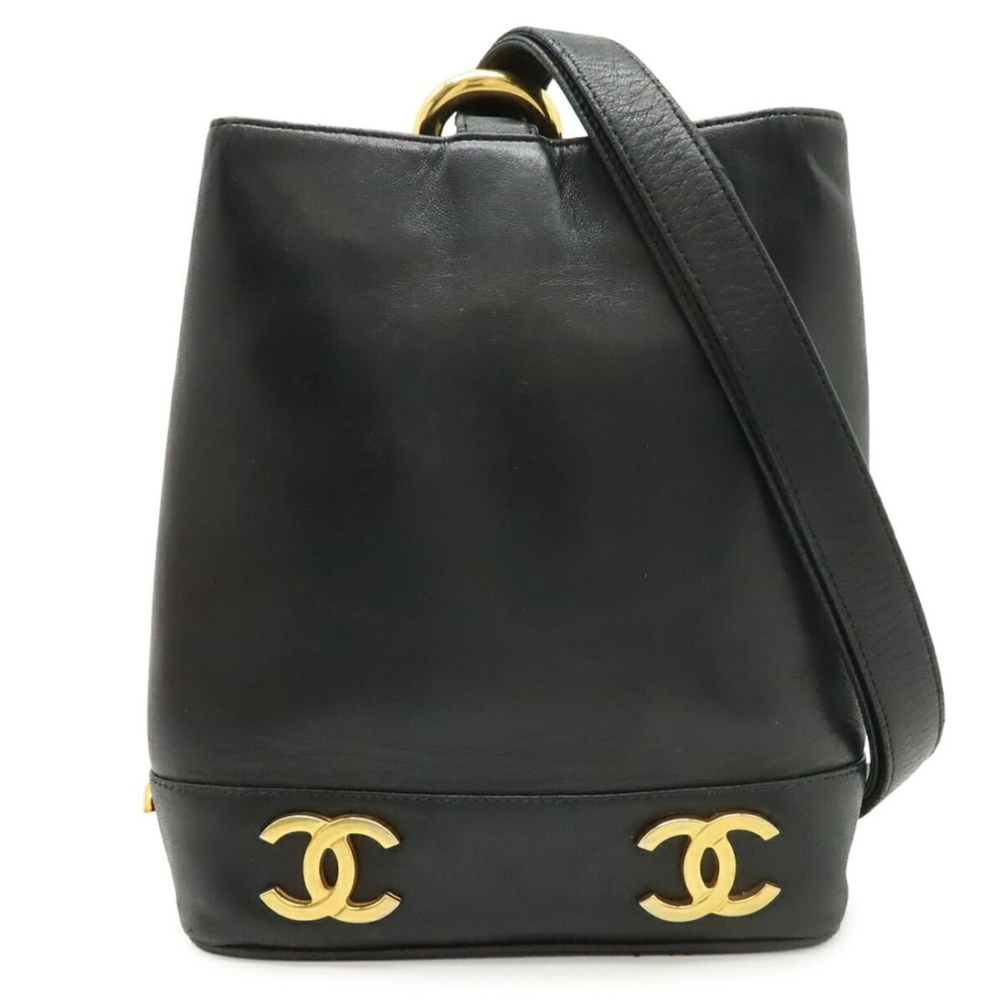 CHANEL Chanel Coco Mark Shoulder Bag Pochette Lambskin Leather Black: --- Catalog ---Category: SizeSize (HxWxD): 21.5cm x 17.5cm x 10cm / 8.46'' x 6.88'' x 3.93''Category: DesignType: Pochette, Shoulder bagColor: BlackGender: WomenMaterial: Leather Hardware Color: GoldL