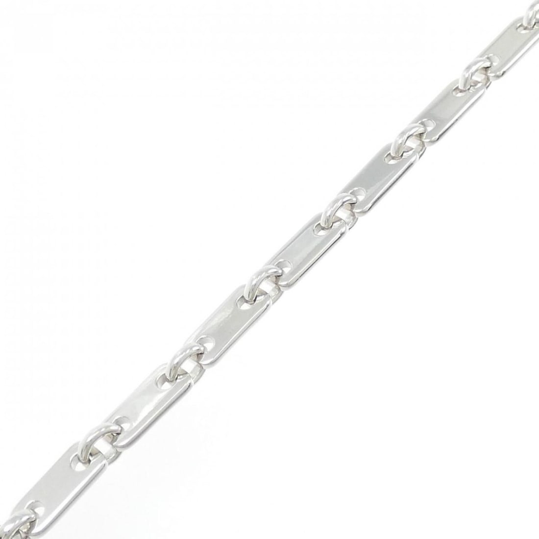 Cartier Fidelity Bracelet: --- Catalog ---Category: SizeLength: 19.5cm / 7.67''Category: DesignType: Charm braceletGender: WomenMaterial: White gold (18K)Category: GeneralBrand: Cartier--- Item List ---Section: