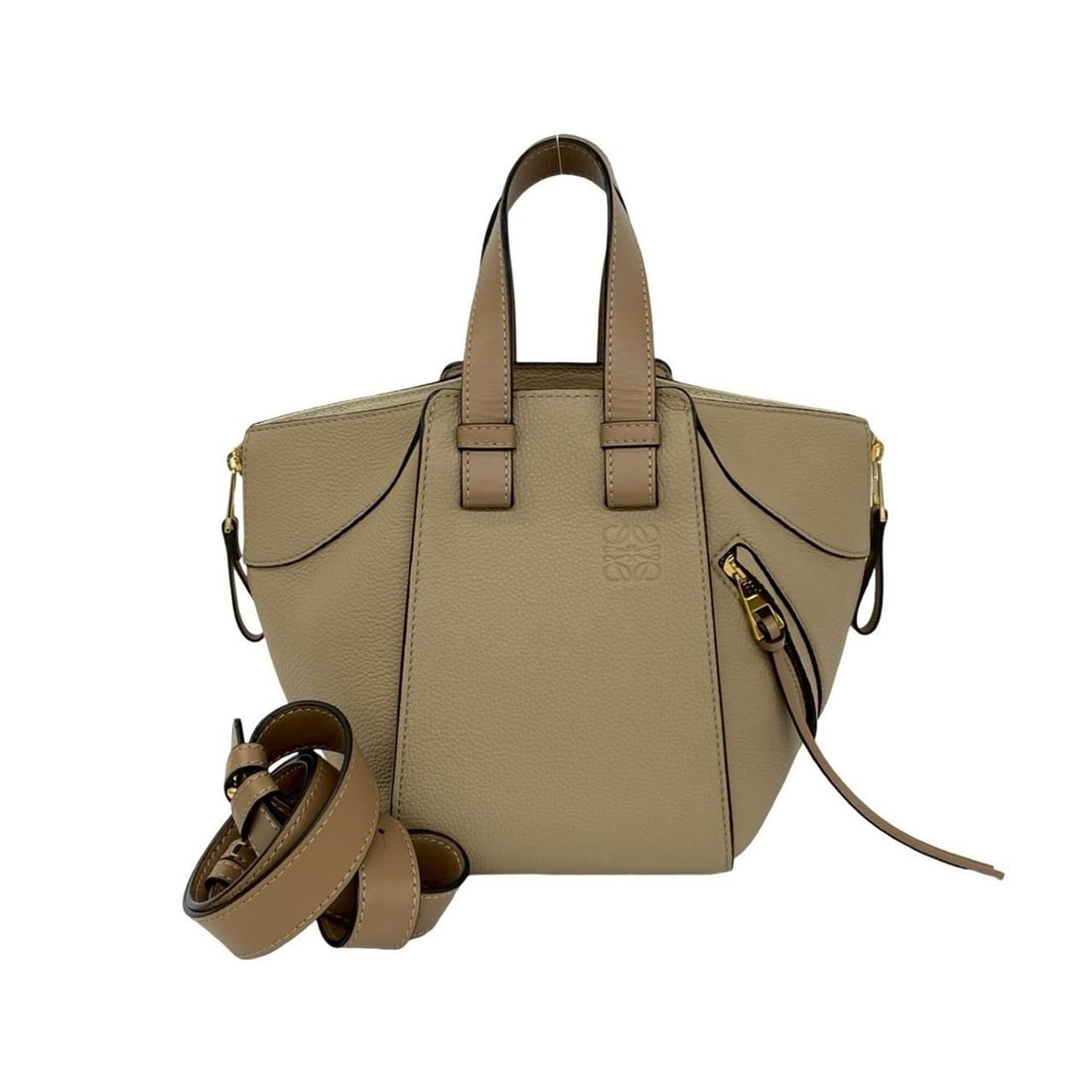 LOEWE Hammock Compact Anagram Logo Leather 2-way Handbag/Shoulder Bag Beige 96095: --- Catalog ---Category: SizeSize (HxWxD): 20cm x 14.5cm x 19cm / 7.87'' x 5.7'' x 7.48''Category: DesignType: Handbag, Shoulder bagColor: BeigeGender: WomenMaterial: Leather Category: GeneralBrand: