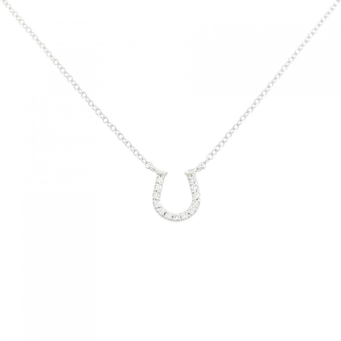 Tiffany Metro Horseshoe Necklace: --- Catalog ---Category: SizePendant Size: 8.1mm x 6.8mm / 0.31'' x 0.26''Neck Circumference: 41 cm / 16.14''Category: DesignColor: White goldGender: WomenMaterial: White goldPendant Type: