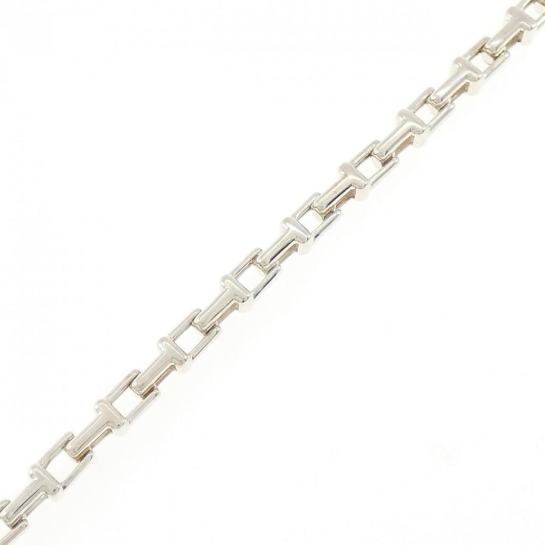 Tiffany & Co. T Narrow Chain Bracelet: --- Catalog ---Category: SizeLength: 20cm / 7.87''Category: DesignType: Charm braceletGender: WomenMaterial: Silver 925Category: GeneralBrand: Tiffany--- Item List ---Section: ConditionRanking: Rank