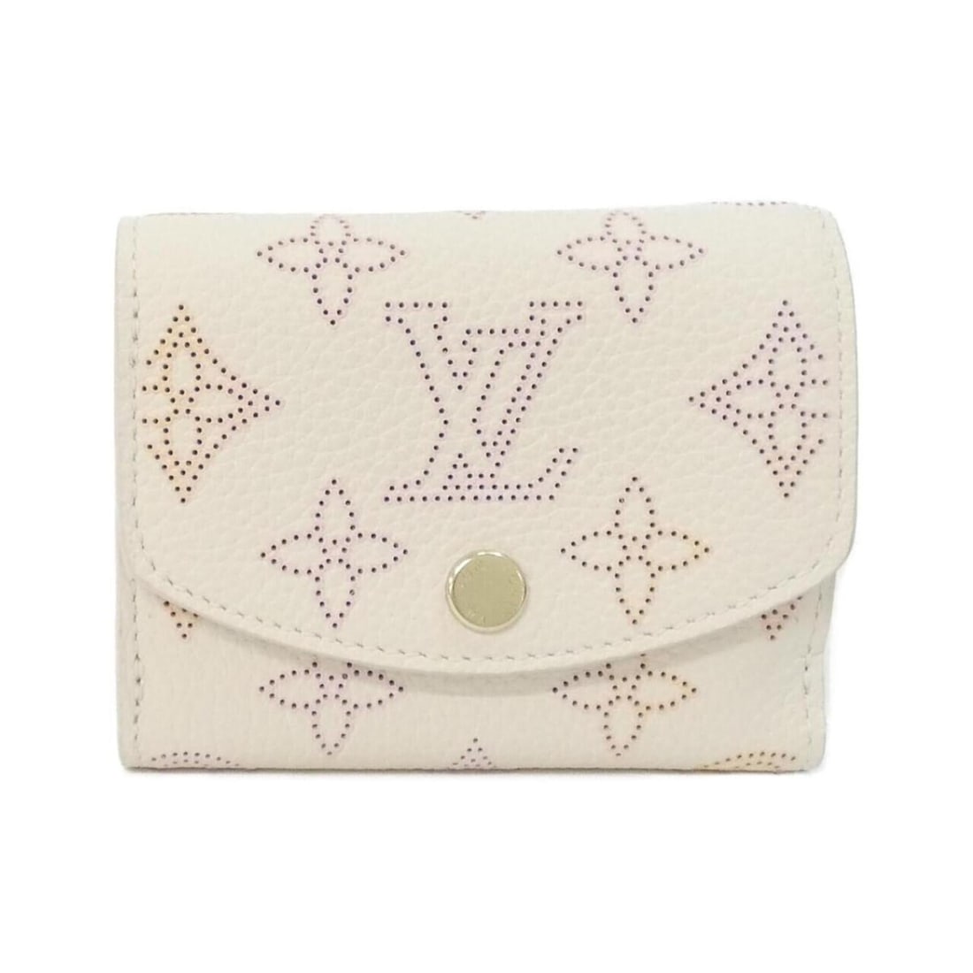 Louis Vuitton Mahina Portefeuille Iris XS M25640 Wallet: --- Catalog ---Category: SizeSize (HxWxD): 8cm x 10cm x 3cm / 3.14'' x 3.93'' x 1.18''Category: DesignType: Wallet (tri-fold)Color: BeigeGender: WomenMaterial: Leather Leather/Fur Type: Calf