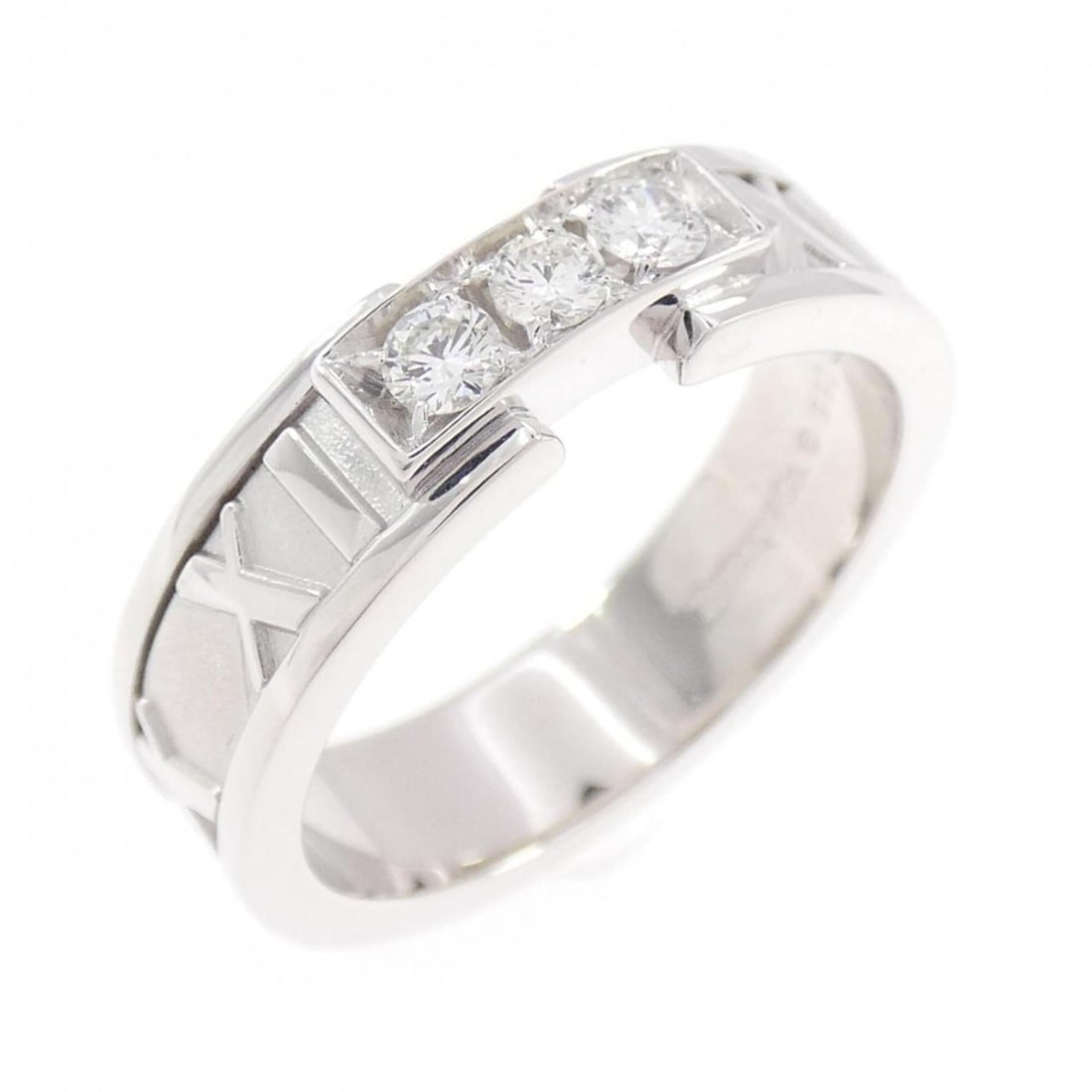 Tiffany Atlas Ring: --- Catalog ---Category: SizeJP Size: 14US Size: 7Category: DesignType: Band ringColor: White goldStone: DiamondGender: WomenMaterial: White gold (18K)Category: GeneralBrand: Tiffany--- Item List
