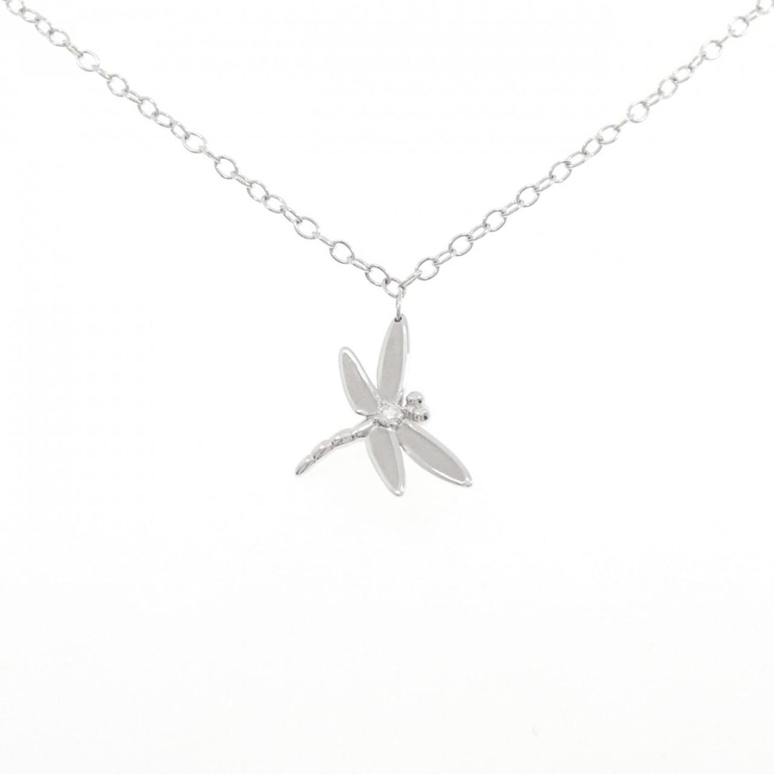 Tiffany Dragonfly Necklace: --- Catalog ---Category: SizePendant Size: 26.8mm x 19.5mm / 1.05'' x 0.76''Neck Circumference: 43 cm / 16.92''Category: DesignColor: White goldStone: DiamondGender: WomenMaterial: White gold