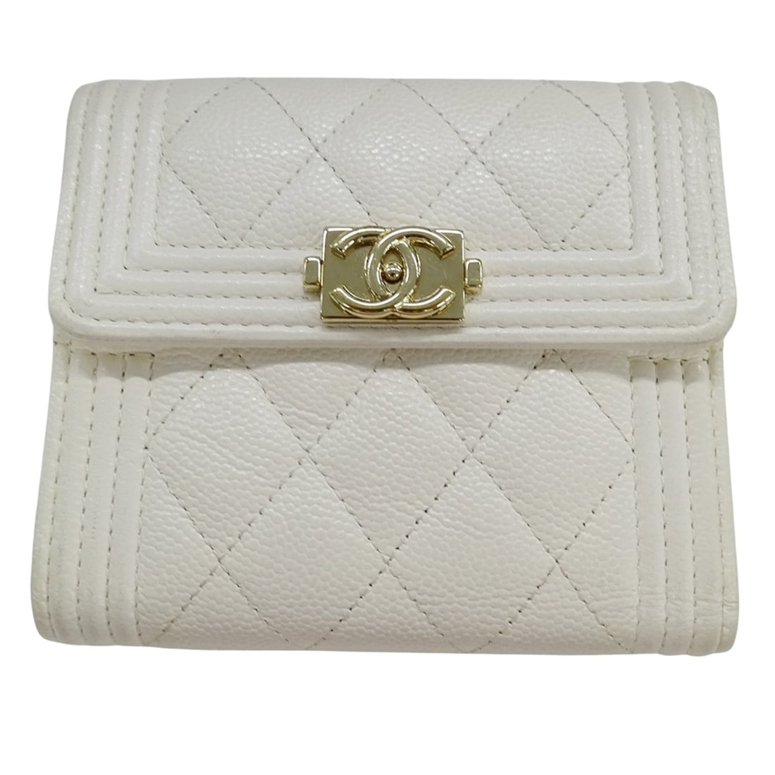 Chanel women's trifold wallet, caviar leather, Boy design, white with gold hardware.: --- Catalog ---Category: SizeSize (HxWxD): 10cm x 11.5cm x 3cm / 3.93'' x 4.52'' x 1.18''Category: DesignType: Wallet (tri-fold)Color: WhiteGender: WomenMaterial: Grained Calfskin Category: GeneralBra
