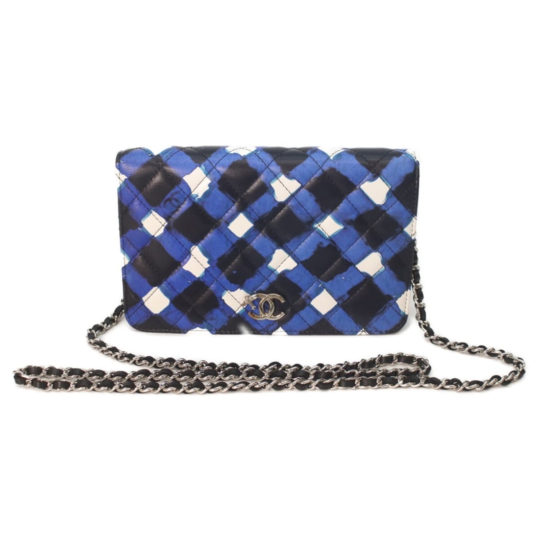 CHANEL A82438 Airline Silver Hardware Carrying Floss Chain Wallet Shoulder Bag Blue Women's: --- Catalog ---Category: SizeSize (HxWxD): 12.5cm x 19cm x 5cm / 4.92'' x 7.48'' x 1.96''Category: DesignType: Shoulder bagColor: Black, BlueGender: WomenMaterial: Leather Hardware Color: SilverLeathe