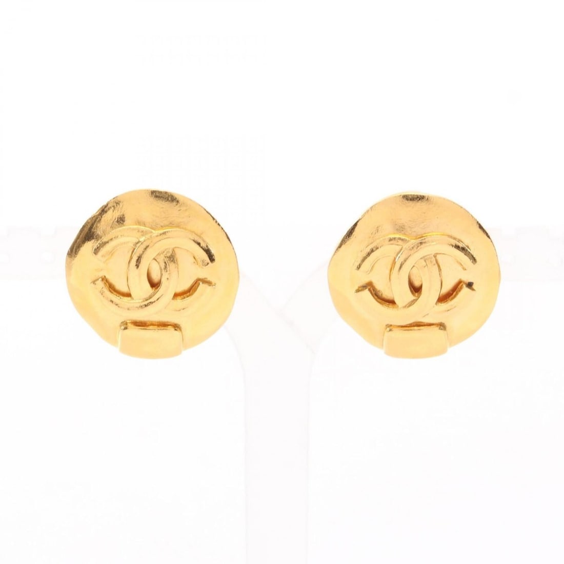 Chanel Coco Mark Circle Earrings, Gold Plated (GP), Women's, Tone: --- Catalog ---Category: SizeSize (HxWxD): 25.00mm x 25.00mm / 0.98'' x 0.98''Category: DesignType: Clip earringsColor: GoldGender: WomenMaterial: Gold platingCategory: GeneralBrand: Chanel--- Item