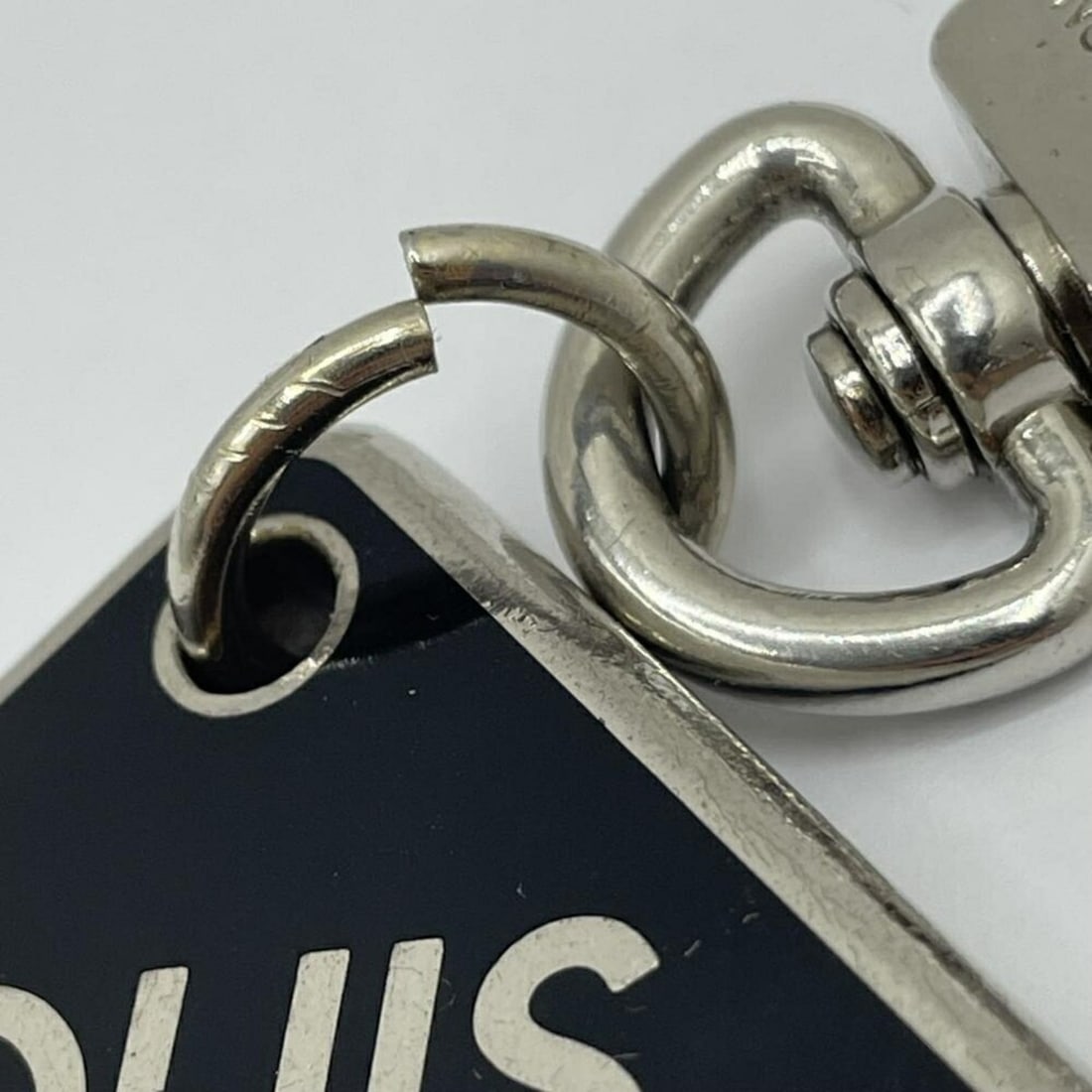 LOUIS VUITTON M66268 Keychain - 3