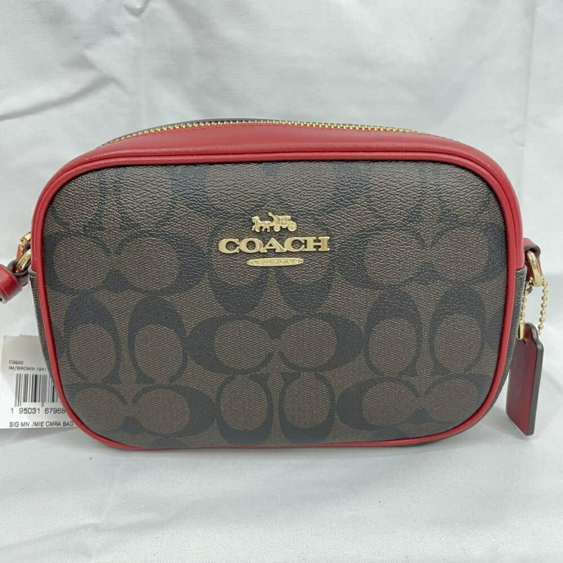 COACH Signature Mini Jamie Camera Bag Shoulder Red: --- Catalog ---Category: SizeSize (HxWxD): 13cm x 20cm x 6cm / 5.11'' x 7.87'' x 2.36''Category: DesignType: Shoulder bagColor: Brown, Red colorGender: WomenMaterial: Signature line Category: GeneralB