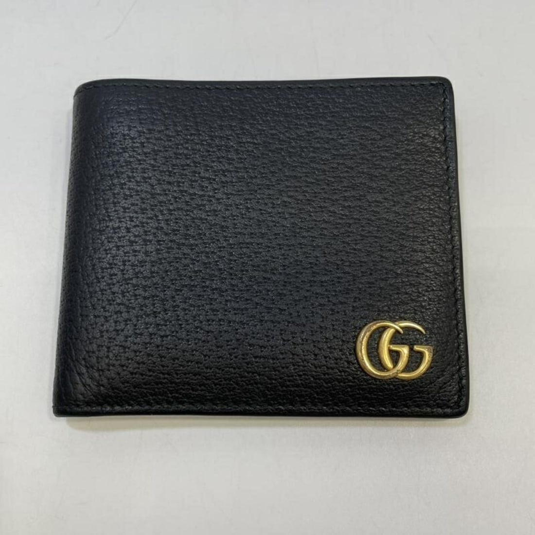 GUCCI GG Marmont Bi-fold Wallet, Black, 428725: --- Catalog ---Category: SizeSize (HxWxD): 9.5cm x 11cm x 2cm / 3.74'' x 4.33'' x 0.78''Category: DesignType: Wallet (bi-fold)Color: BlackGender: Women,MenMaterial: Leather Category: GeneralBrand: Guc