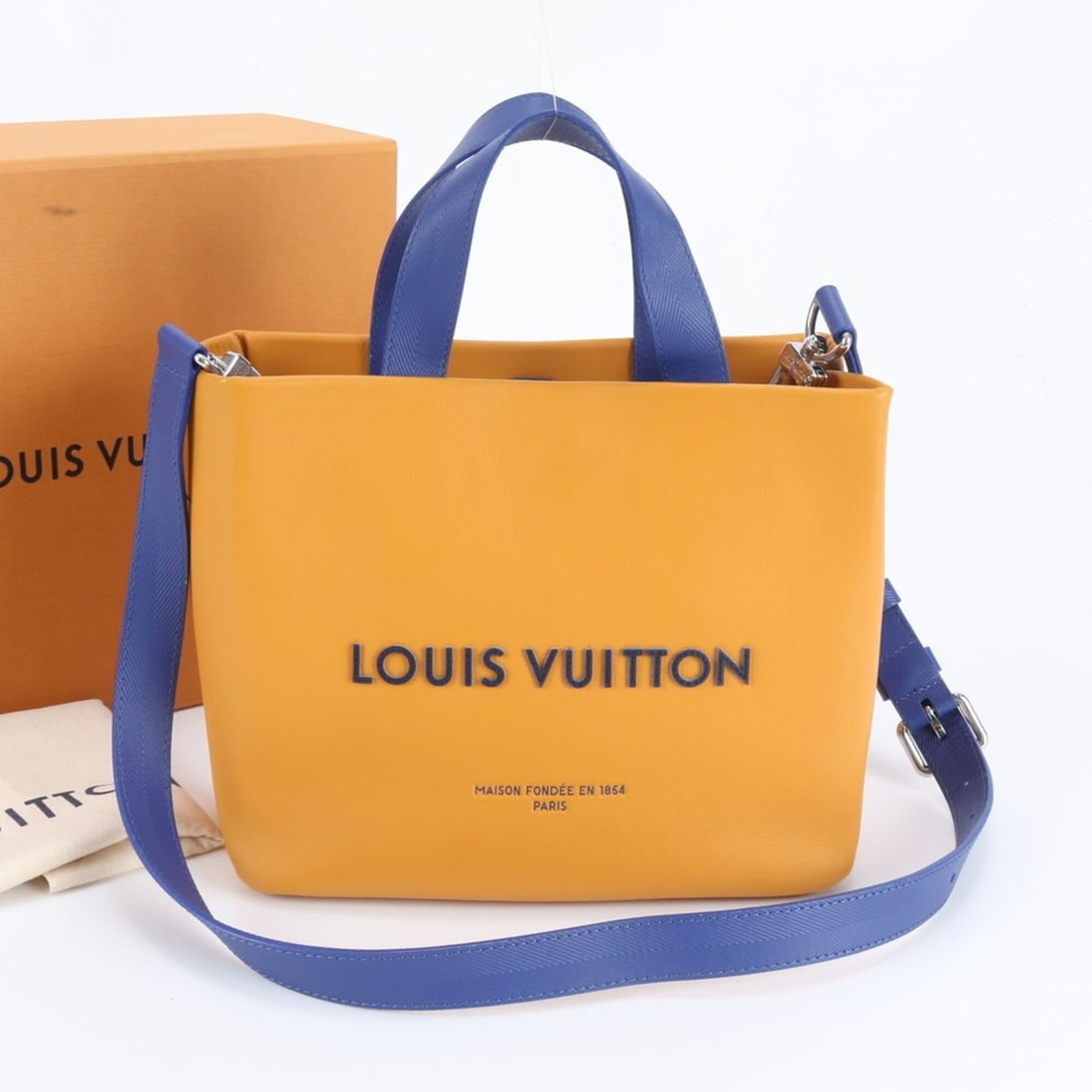 Louis Vuitton RFID-protected Shopper Tote Bag, MINI Leather, 2-Way Shoulder Crossbody Men's: --- Catalog ---Category: SizeSize (HxWxD): 20cm x 25cm x 11cm / 7.87'' x 9.84'' x 4.33''Strap Length: 110cm / 43.3''Handle Length: 28cm / 11.02''Category: DesignType: Shoulder bag, Tote bagColor: Blue