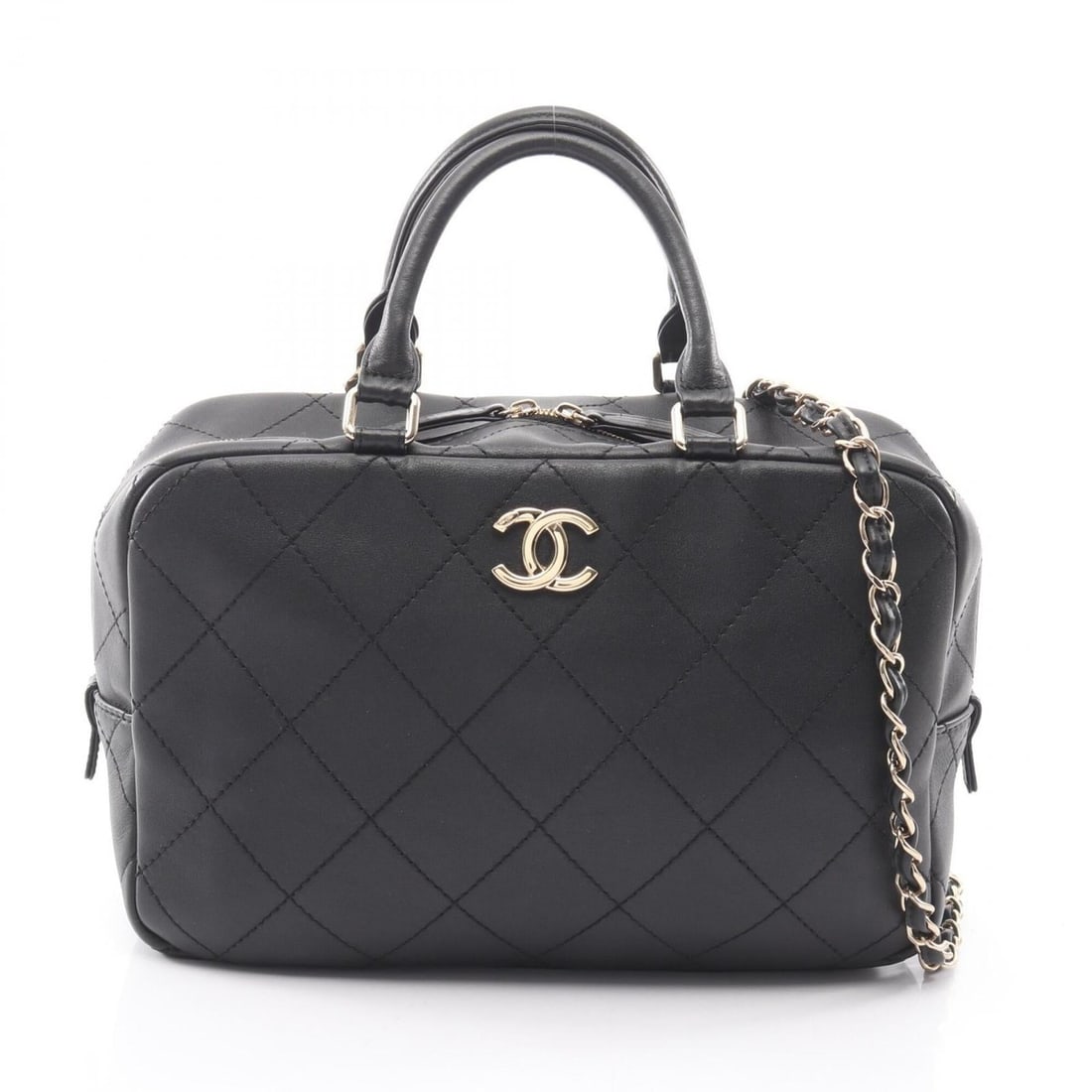 Chanel Matelassé 2-Way Handbag, Leather, Women's, Black: --- Catalog ---Category: SizeSize (HxWxD): 18cm x 27cm x 8.5cm / 7.08'' x 10.62'' x 3.34''Category: DesignType: HandbagColor: BlackGender: WomenMaterial: Leather Hardware Color: GoldCategory: GeneralB