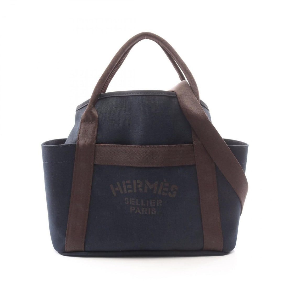Hermes Sac de Pansage Groom 2-Way Tote Bag/Handbag in Canvas (Toile Military/Toile Chevron) - Men's: --- Catalog ---Category: SizeSize (HxWxD): 35cm x 38cm x 15cm / 13.77'' x 14.96'' x 5.9''Category: DesignType: Handbag, Tote bagColor: Brown, NavyGender: Men,WomenMaterial: Canvas , Toile chevron Cate