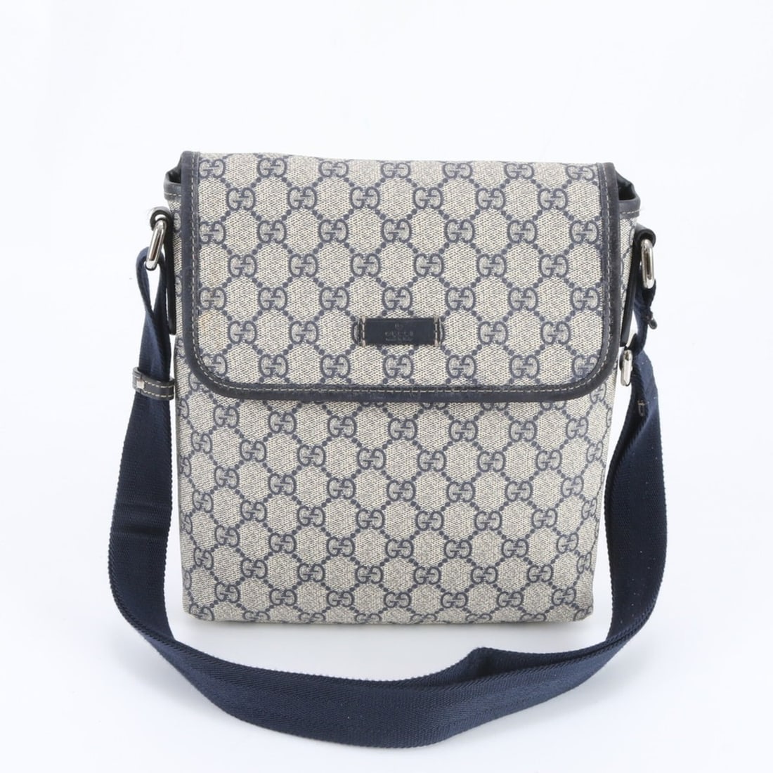 Gucci GG Supreme 223666 Leather Shoulder Bag, Crossbody Messenger Navy Blue, Men's: --- Catalog ---Category: SizeSize (HxWxD): 25cm x 22cm x 4cm / 9.84'' x 8.66'' x 1.57''Strap Length: 100cm / 39.36''Category: DesignType: Shoulder bagColor: Navy, WhiteGender: MenMaterial: Leather , C