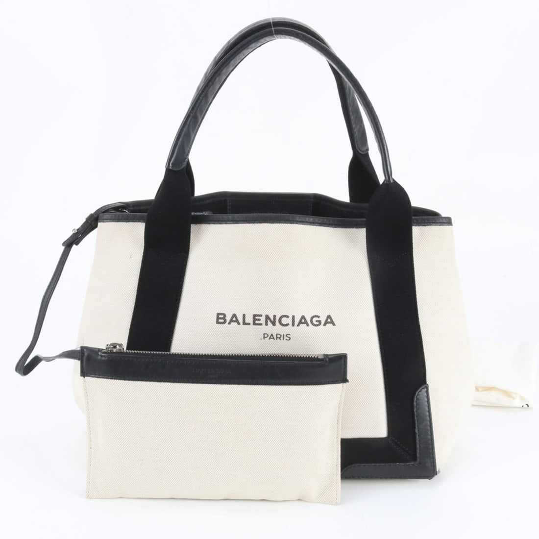 Balenciaga handbag with pouch, navy, Cabas 339933, leather tote bag, handbag, shoulder women's: --- Catalog ---Category: SizeSize (HxWxD): 24cm x 28cm x 15cm / 9.44'' x 11.02'' x 5.9''Handle Length: 42cm / 16.53''Category: DesignType: Handbag, Tote bagColor: Beige, BlackGender: WomenMaterial: Le