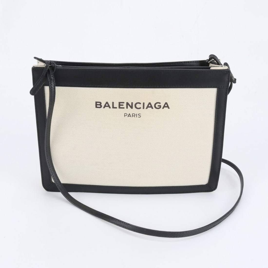 Balenciaga Navy Pochette 339937 Leather Shoulder Bag, Crossbody Handbag, Tote Women's: --- Catalog ---Category: SizeSize (HxWxD): 19cm x 26cm x 6cm / 7.48'' x 10.23'' x 2.36''Strap Length: 110cm / 43.3''Category: DesignType: Handbag, Shoulder bag, Tote bagColor: Beige, BlackGender: Wome