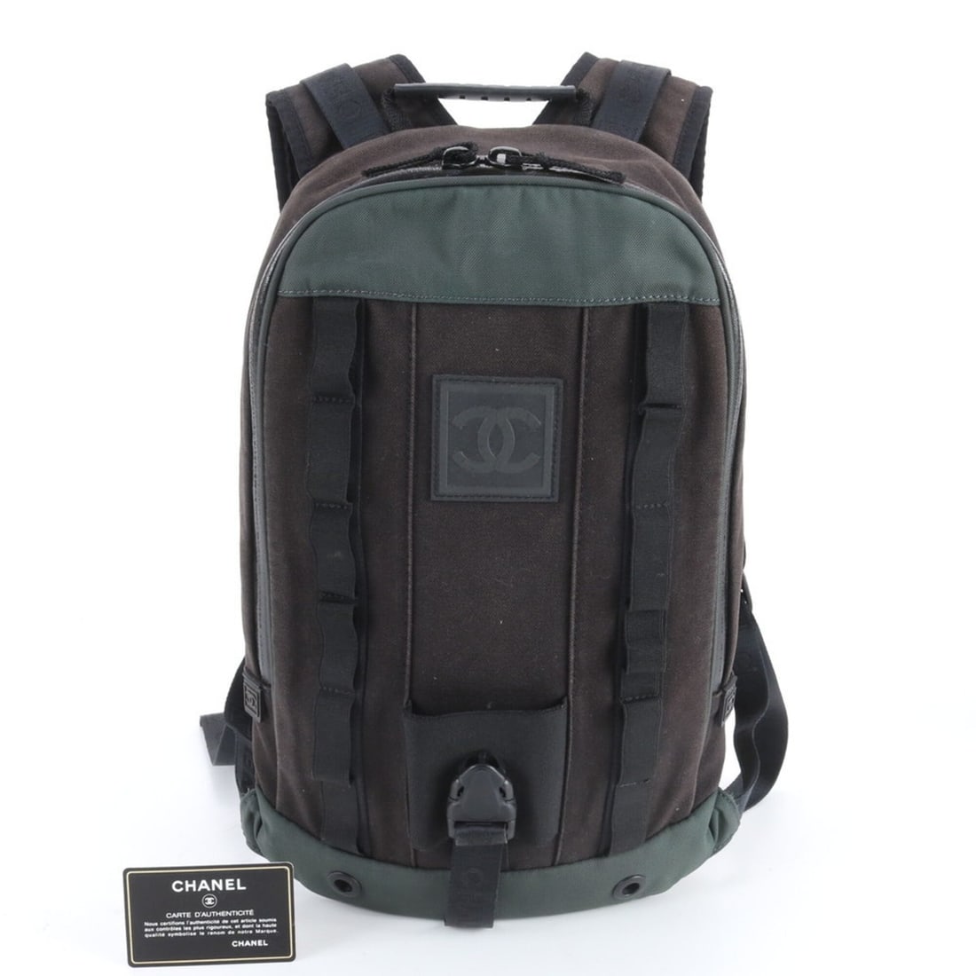 Chanel sports backpack/shoulder bag/handbag for women, with guarantee card and serial sticker.: --- Catalog ---Category: SizeSize (HxWxD): 41cm x 25cm x 2cm / 16.14'' x 9.84'' x 0.78''Strap Length: 66cm / 25.98''Handle Length: 15cm / 5.9''Category: DesignType: BackpackColor: Black, GreenGender: