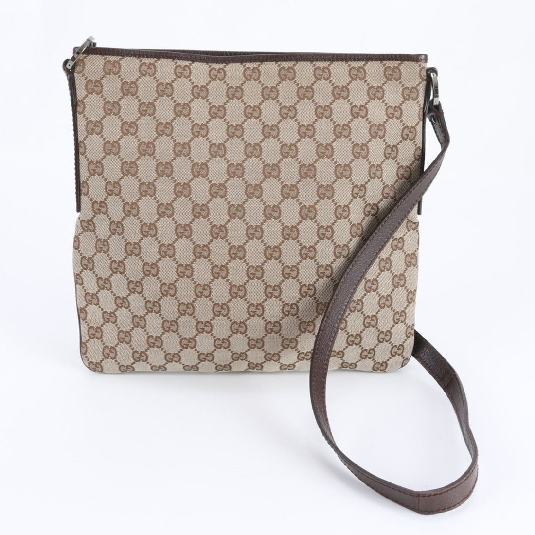 Gucci GG Canvas 113013 Leather Shoulder Bag, Crossbody Messenger Brown, Men's: --- Catalog ---Category: SizeSize (HxWxD): 29cm x 31cm x 1cm / 11.41'' x 12.2'' x 0.39''Strap Length: 112cm / 44.09''Category: DesignType: Shoulder bagColor: BrownGender: MenMaterial: GG canvas , Leat