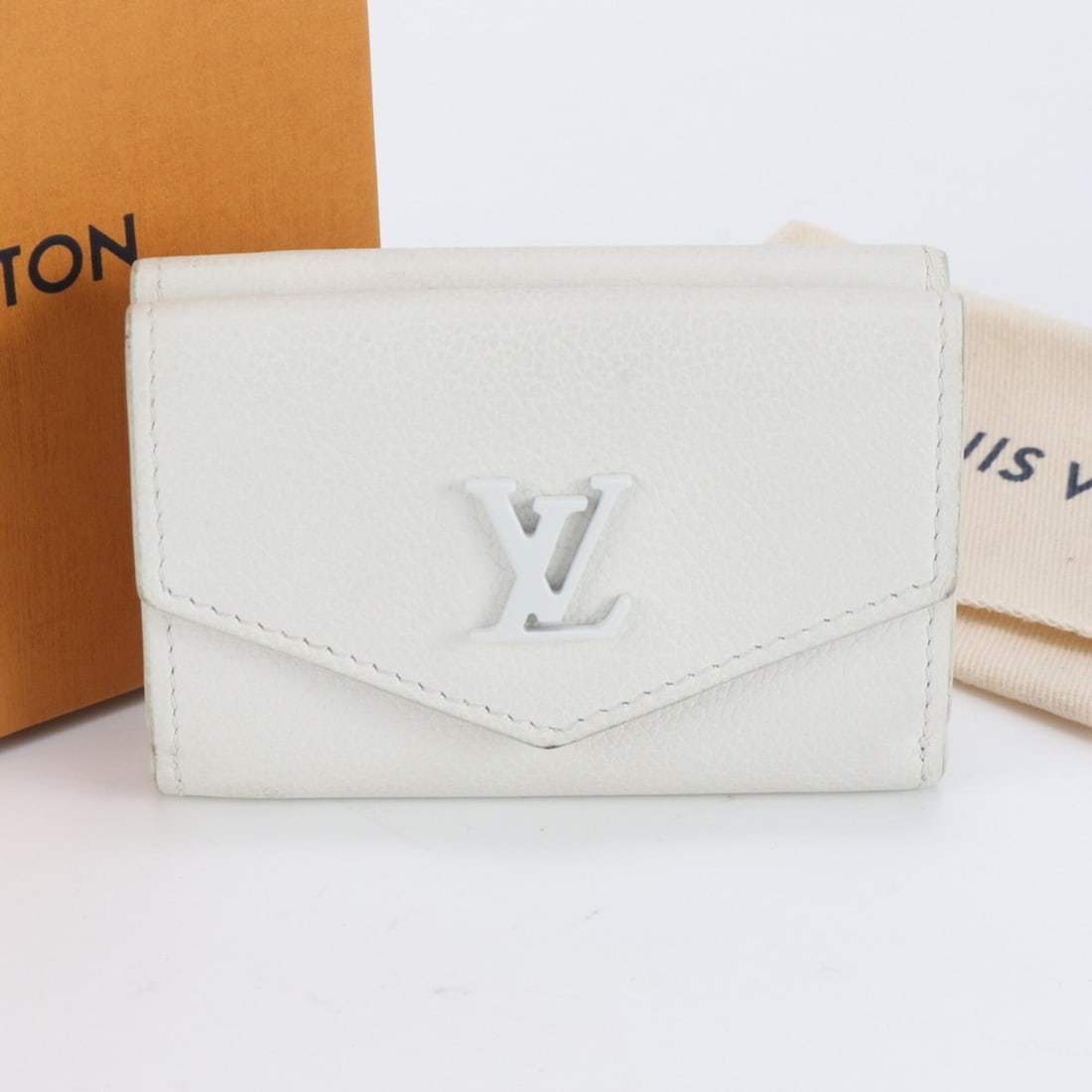 Louis Vuitton Portefeuille Lock Mini M68482 Leather Tri-fold Wallet Compact for Women: --- Catalog ---Category: SizeSize (HxWxD): 7cm x 11cm x 2cm / 2.75'' x 4.33'' x 0.78''Category: DesignType: Wallet (tri-fold)Gender: WomenMaterial: Leather Category: GeneralBrand: Louis VuittonCountry