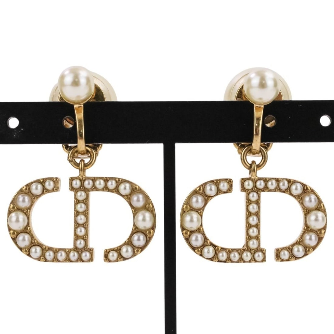 Christian Dior Tribal Pearl Earrings, Gold Color, Women's: --- Catalog ---Category: SizeSize (HxWxD): 32.00mm x 24.00mm / 1.26'' x 0.94''Category: DesignType: Clip earringsColor: GoldStone: PearlGender: WomenCategory: GeneralBrand: Christian Dior--- Item List