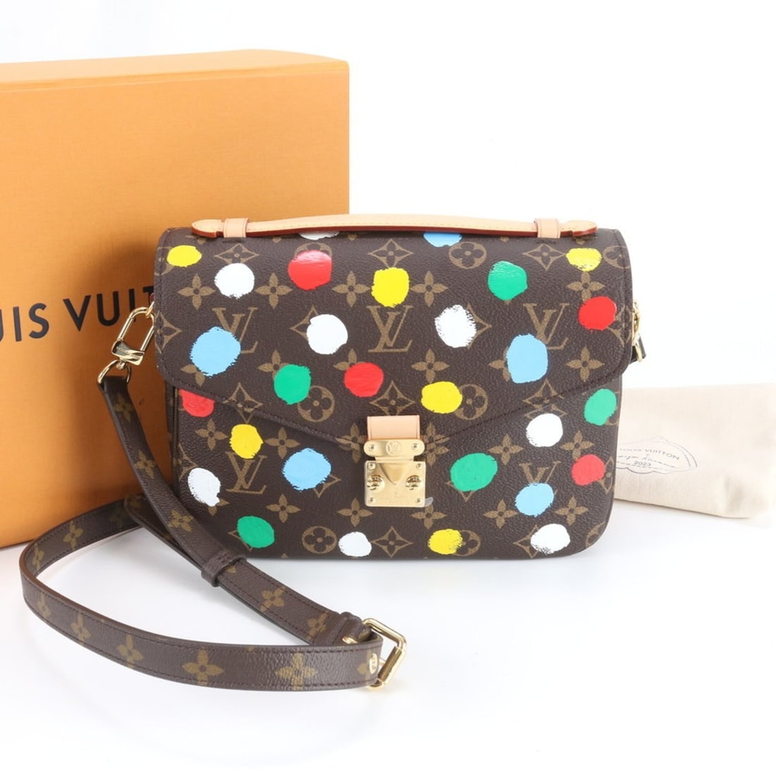 Unused Louis Vuitton RFID-protected Yayoi Kusama LV x YK Pochette Metis MM M46384 2-way Shoulder Bag: --- Catalog ---Category: SizeSize (HxWxD): 19cm x 25cm x 8cm / 7.48'' x 9.84'' x 3.14''Strap Length: 112cm / 44.09''Handle Length: 12cm / 4.72''Category: DesignType: Pochette, Shoulder bagColor: Brown