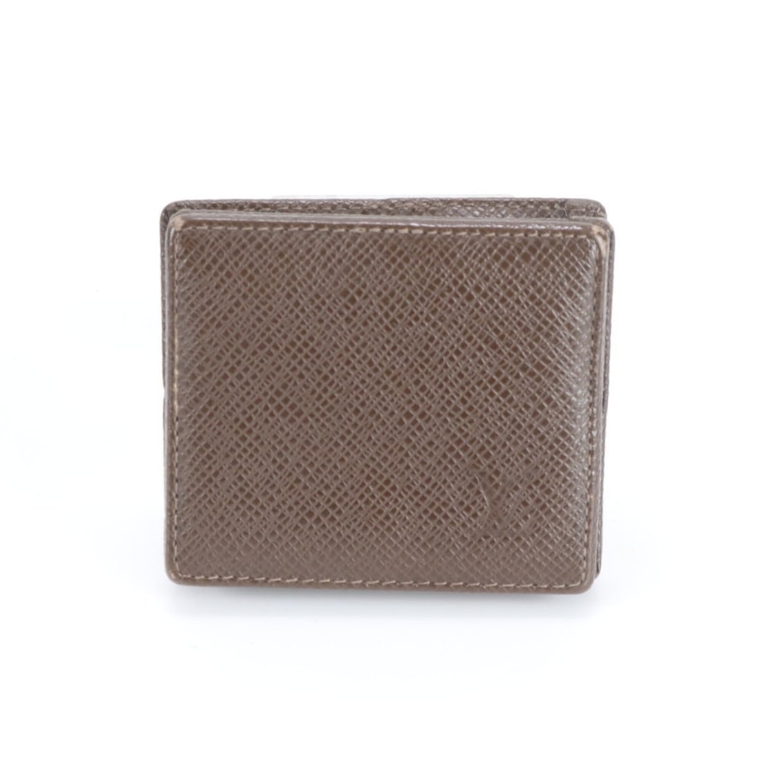 Louis Vuitton Taiga Porte Monnaie Boite Grizzly M30388 Leather Wallet/Coin Case for Men: --- Catalog ---Category: SizeSize (HxWxD): 7.5cm x 8.5cm x 1cm / 2.95'' x 3.34'' x 0.39''Category: DesignType: Coin purse/coin caseColor: GrizzlyGender: MenMaterial: Taiga leather Category: GeneralLin