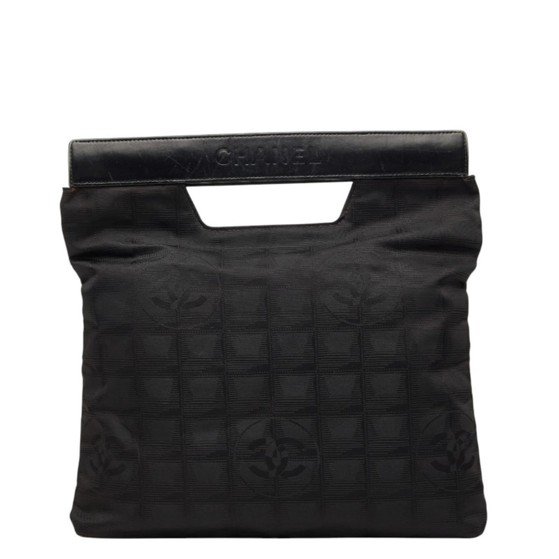 Chanel New Travel Line Handbag Clutch Bag Black Nylon Leather Women's CHANEL: --- Catalog ---Category: SizeSize (HxWxD): 22.5cm x 27cm x 3cm / 8.85'' x 10.62'' x 1.18''Category: DesignType: Clutch bag, HandbagColor: BlackGender: WomenMaterial: Nylon , Leather Category: GeneralB