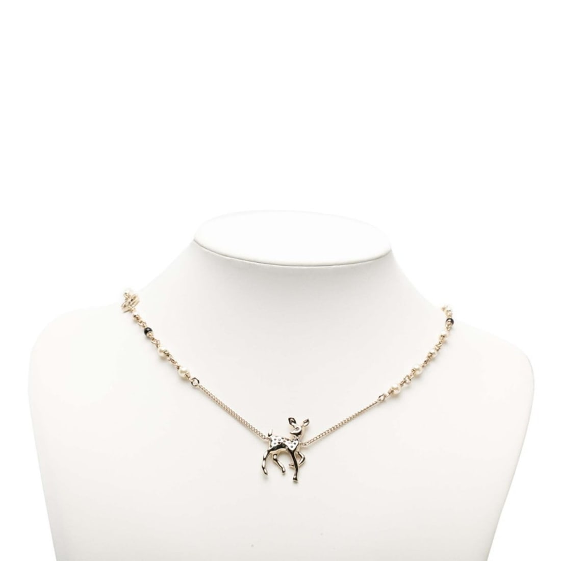 Chanel Coco Mark Bambi VIP Limited Year's Gift Chain Pendant Necklace Silver Metal Rhinestone Faux: --- Catalog ---Category: SizePendant Size: 29.6mm x 19mm / 1.16'' x 0.74''Neck Circumference: 72 cm / 28.34''Category: DesignColor: SilverStone: RhinestoneGender: WomenMaterial: MetalPendant Type: Pen