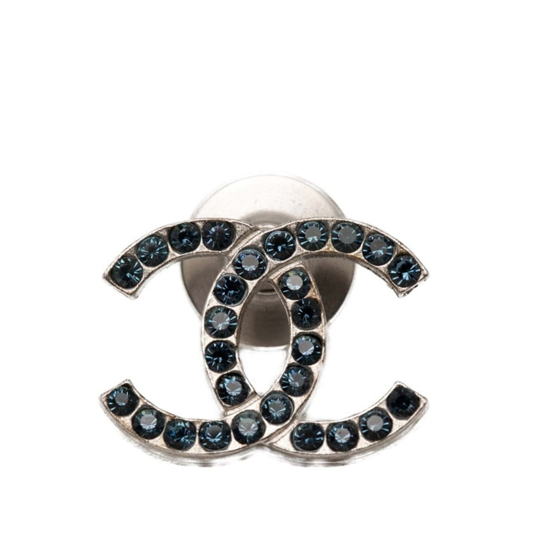 Chanel Coco Mark Logo Pin Brooch, 04A Engraving, Silver Metal Rhinestone, Women's CHANEL: --- Catalog ---Category: SizeSize (HxWxD): 1.44cm x 1.9cm / 0.56'' x 0.74''Category: DesignType: Pin broochColor: SilverStone: RhinestoneGender: WomenMaterial: MetalCategory: GeneralBrand: Chanel--- I
