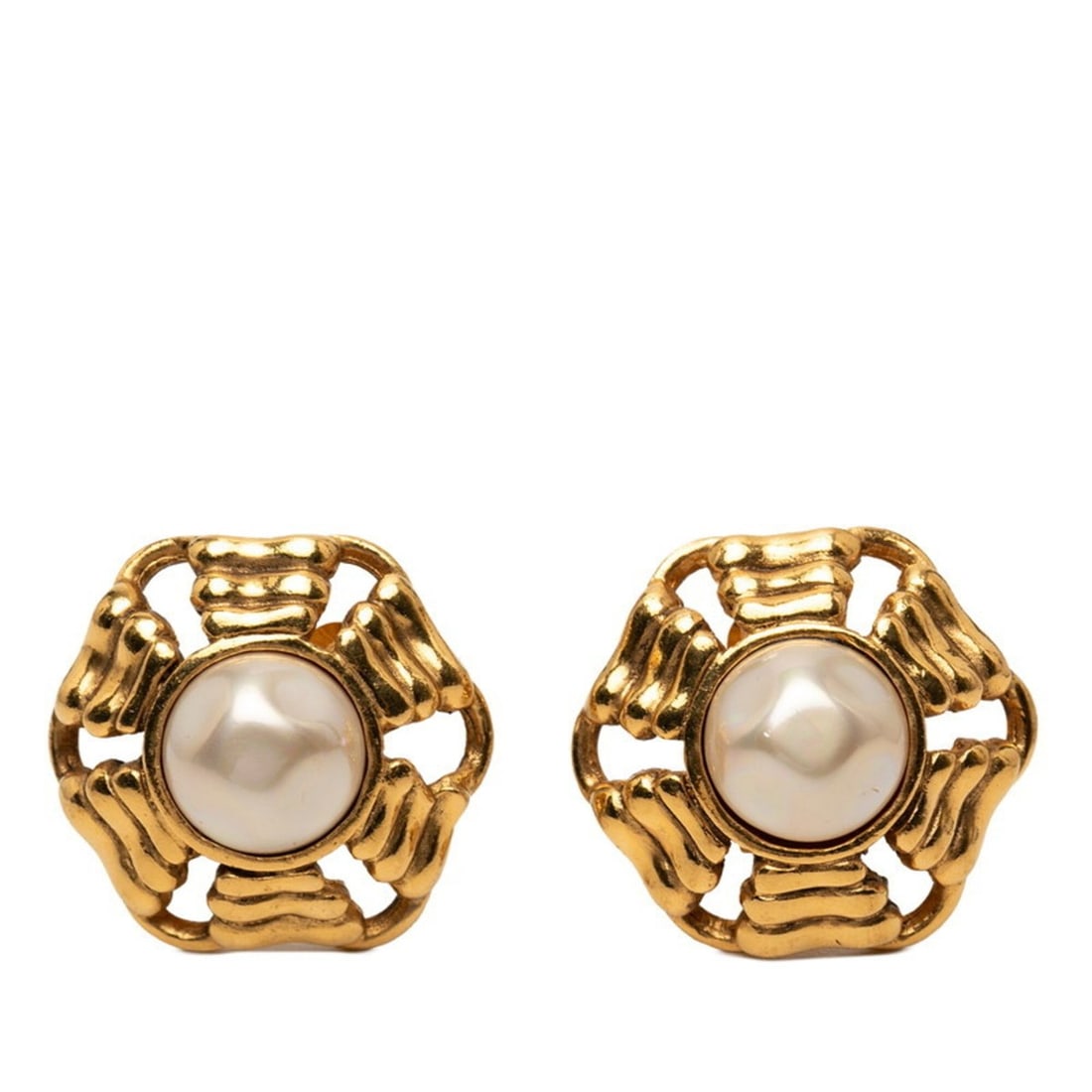 Chanel Earrings, Gold Plated, Faux Pearl, Women's CHANEL: --- Catalog ---Category: SizeSize (HxWxD): 30.20mm x 33.20mm / 1.19'' x 1.31''Category: DesignType: Clip earringsColor: GoldGender: WomenMaterial: Artificial pearl, Gold platingCategory: GeneralBrand: