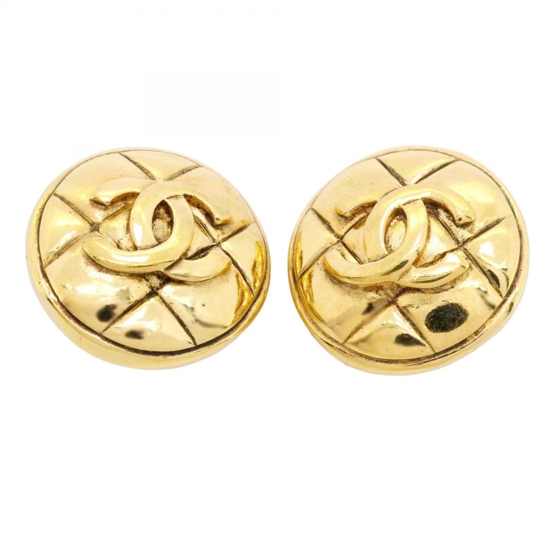 Chanel earrings, Coco Mark, Matelassé, Circle, GP plated, gold, women's.: --- Catalog ---Category: SizeSize (HxWxD): 25.60mm x 25.20mm / 1.01'' x 0.99''Category: DesignType: Clip earringsColor: GoldGender: WomenMaterial: Gold platingCategory: GeneralBrand: Chanel--- Item Li