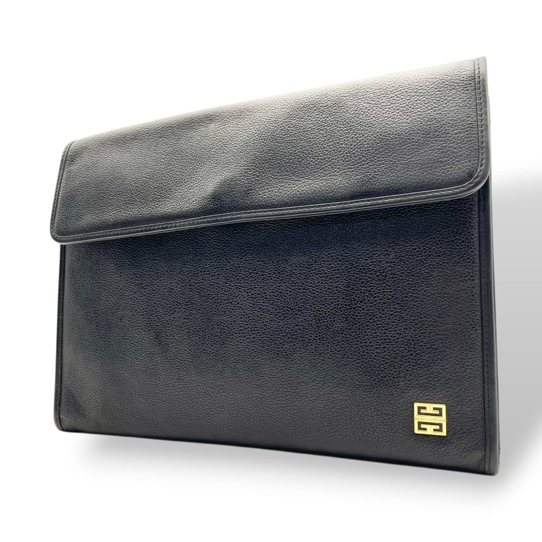 Givenchy 4G logo gold hardware leather clutch bag black men's/women's S69: --- Catalog ---Category: SizeSize (HxWxD): 26cm x 33cm x 2.5cm / 10.23'' x 12.99'' x 0.98''Category: DesignType: Clutch bagColor: BlackGender: Men,WomenMaterial: Leather Category: GeneralBrand: Givenc