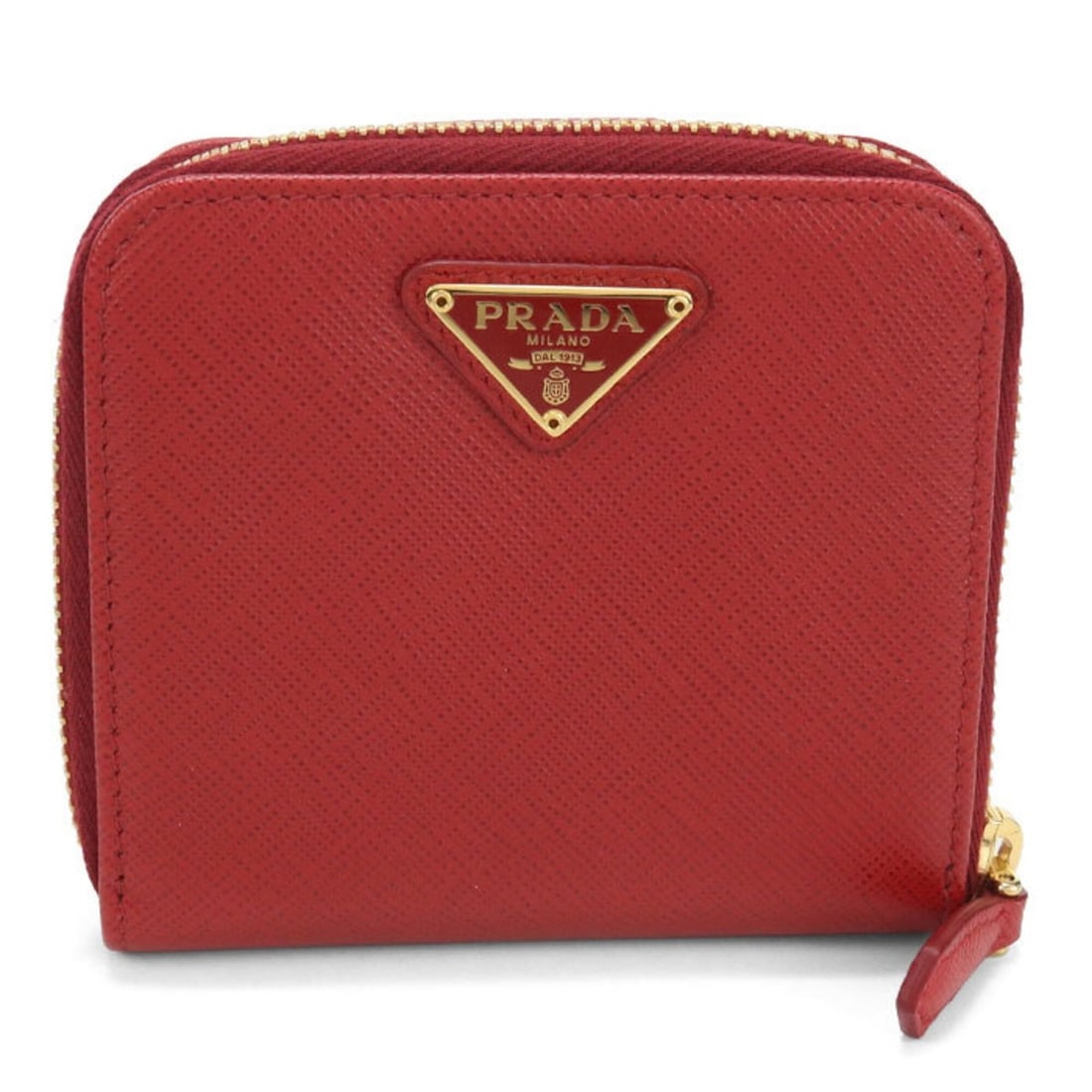 PRADA bi-fold wallet, Saffiano Triangle design, women's, red.: --- Catalog ---Category: SizeSize (HxWxD): 10cm x 10.5cm x 2.5cm / 3.93'' x 4.13'' x 0.98''Category: DesignType: Wallet (bi-fold)Color: Red colorGender: WomenMaterial: Leather Leather/Fur Type: Calfsk
