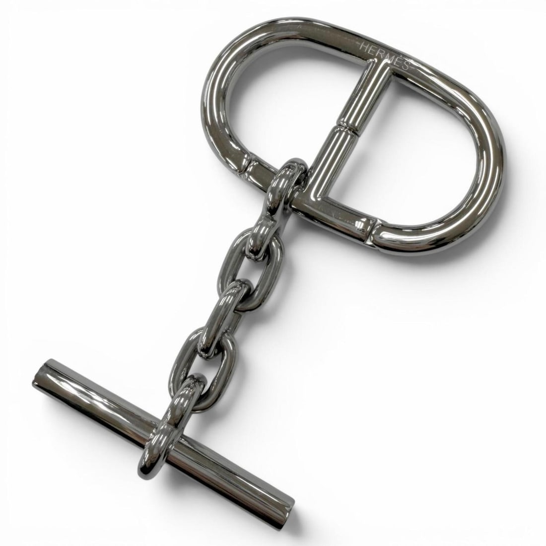 HERMES Hermes logo Chaine d'Ancre bag charm keychain key ring silver Swiss made men's and women's: --- Catalog ---Category: DesignType: KeyringColor: SilverGender: Men,WomenCategory: GeneralBrand: HermesCountry of Origin: Switzerland--- Item List ---Section: ConditionRanking: Rank SA Used - Hardly 