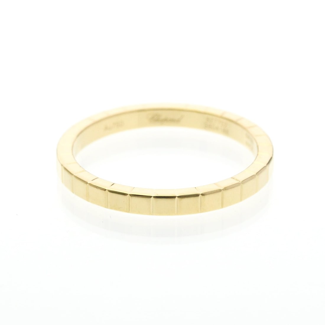 Chopard Ice Cube Ring 827702 Yellow Gold (18K) Fashion No Stone Band Ring Gold: --- Catalog ---Category: SizeWidth: 2.4mm / 0.09''Weight: 3.7g / 0.13oz.JP Size: 17.5US Size: 8-8.5Category: DesignType: Band ringColor: GoldMetal: GoldStone: No StoneStyle: FashionGender: Men,WomenMa
